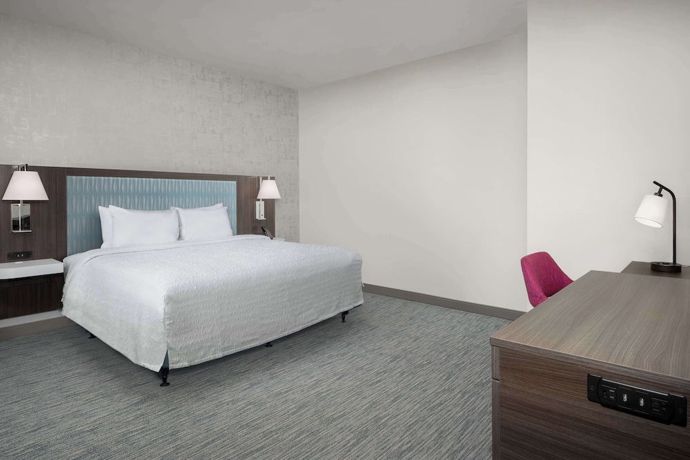 Studio Suite, 1 King Bed, Balcony, Accessible (Mobility & Hearing), Bathtub - Photo 6