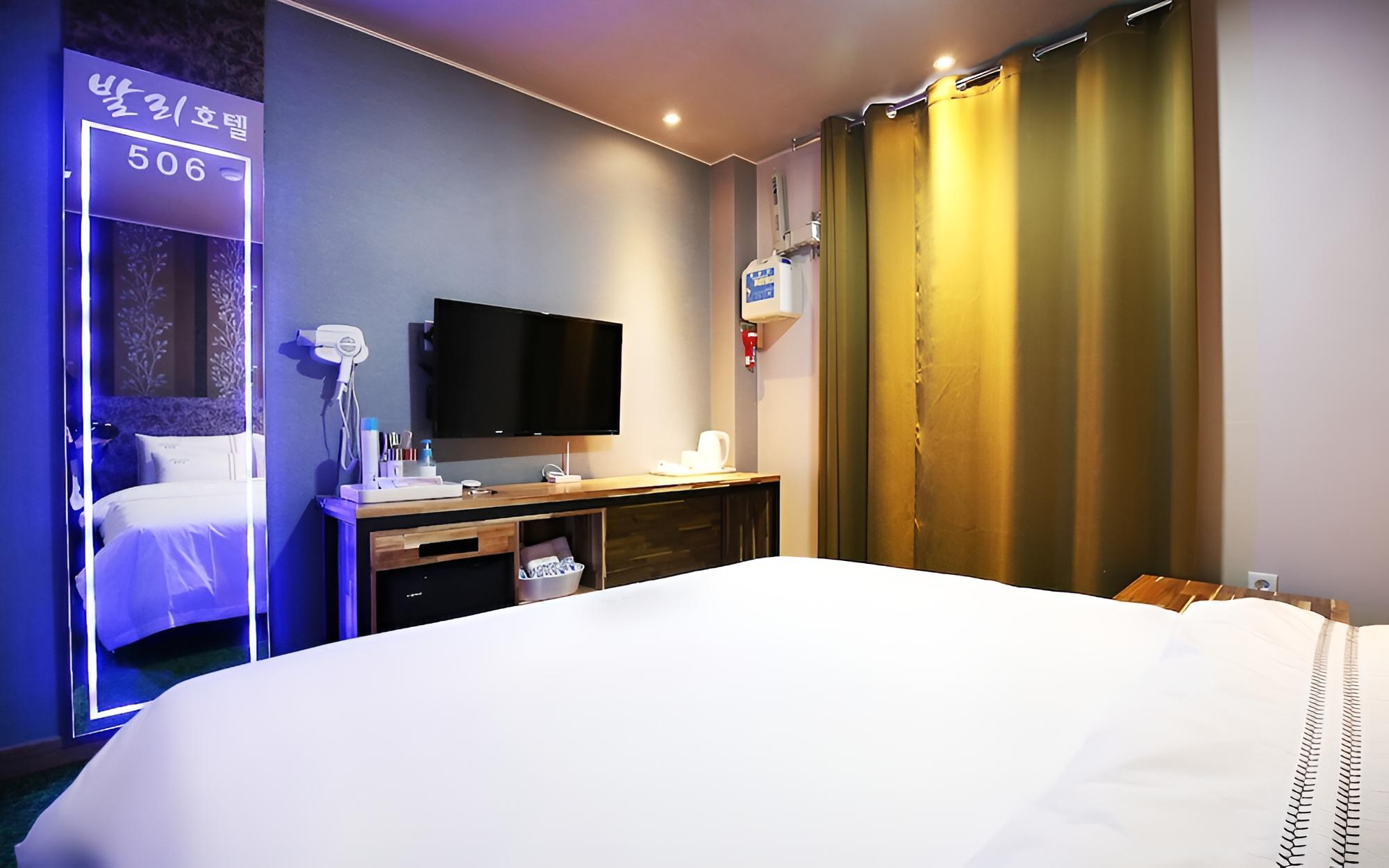 Room (Standard Room) - Photo 7