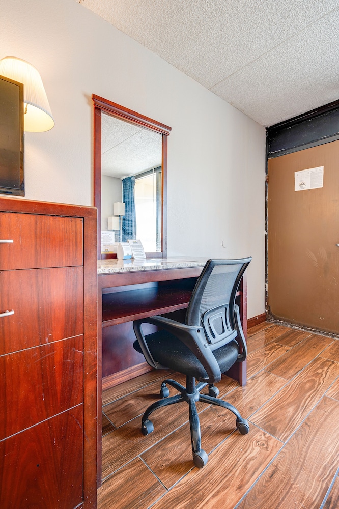 Double Room, 2 Double Beds, Non Smoking - Photo 7