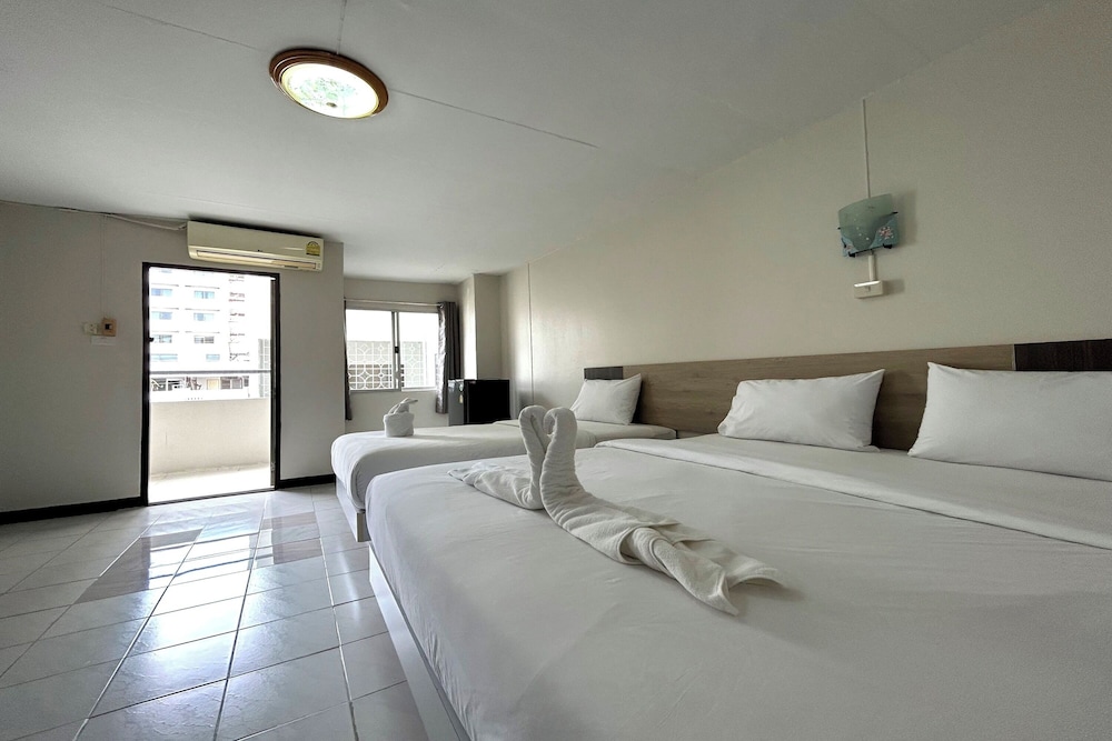 Deluxe Double + Single Bed - Photo 4
