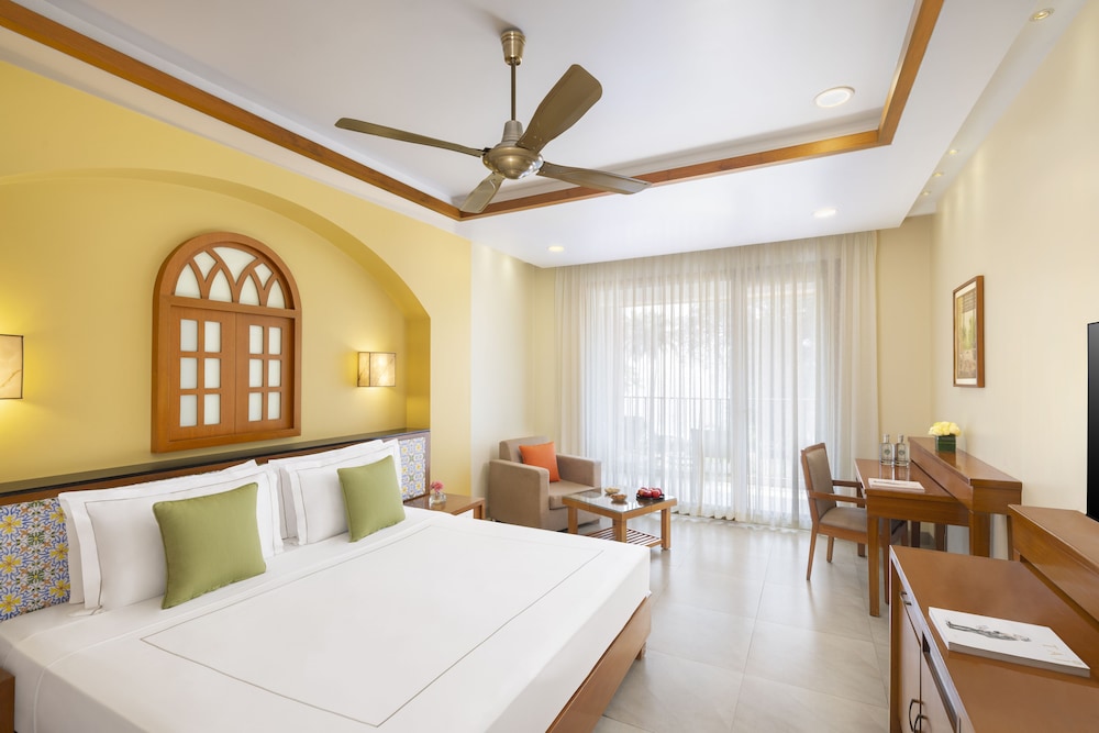 Luxury Room, 1 King Bed, Sea View - Photo 1