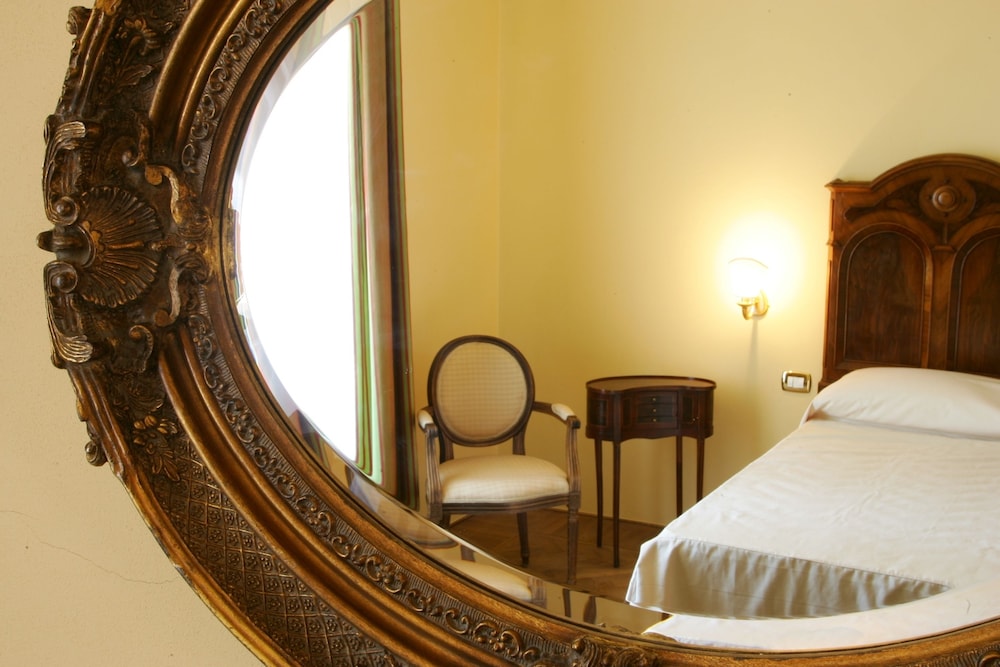 Double Room, 1 King Bed, Valley View photo 2