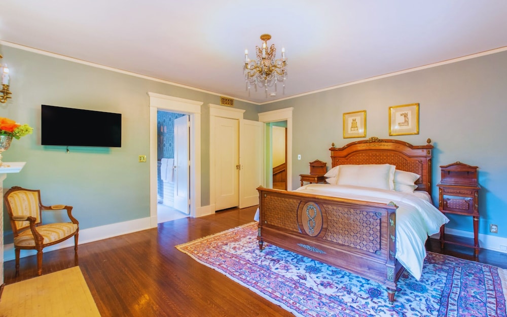 Martha Suite + Sun room photo 1