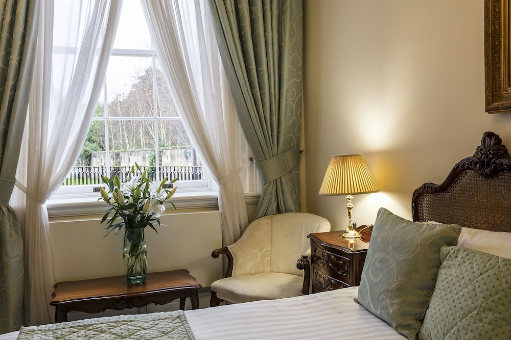 Classic Double or Twin Room, 1 Double or 2 Twin Beds photo 2