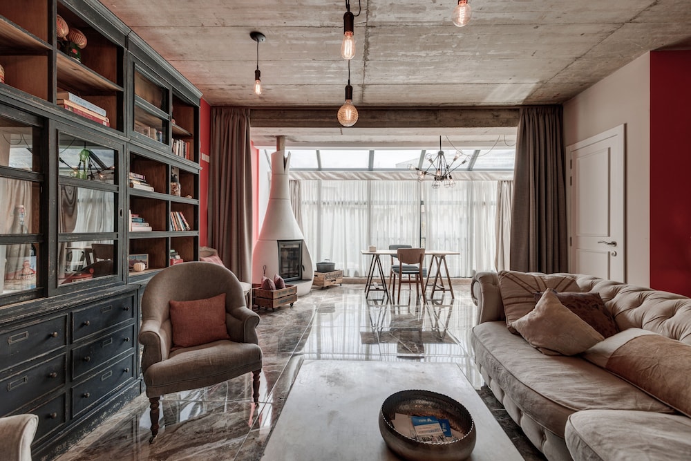 Deluxe Studio Suite
