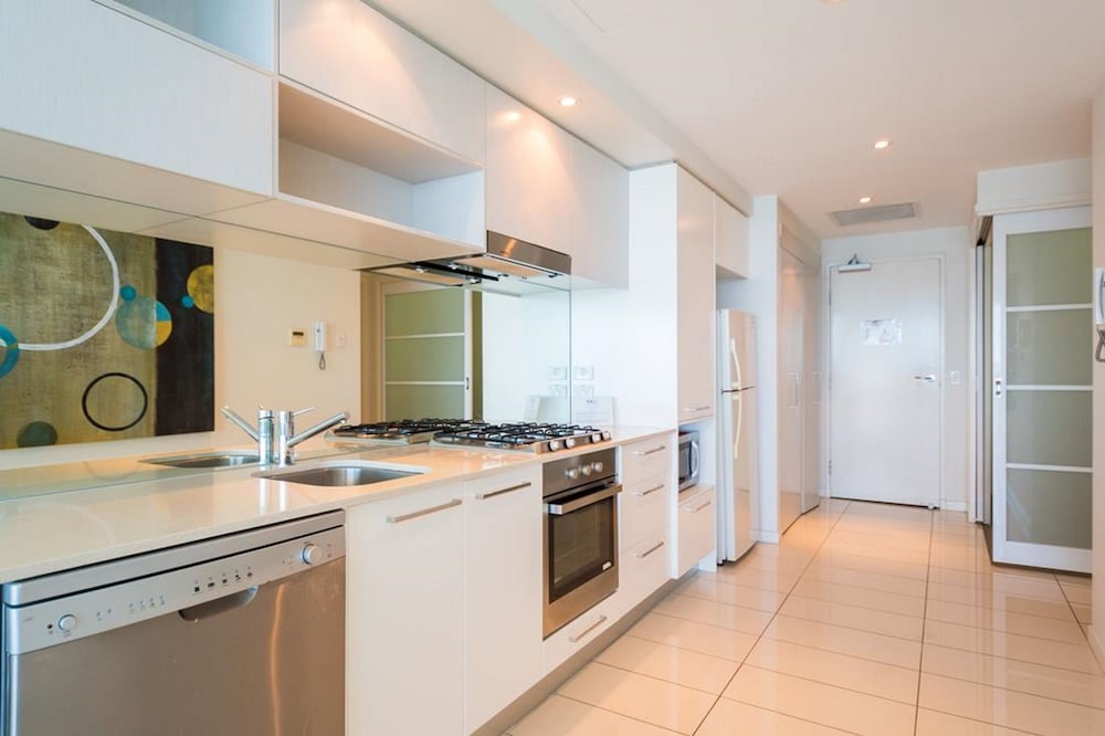 1 Bedroom + Study, Hinterland View