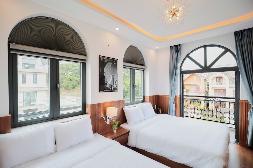 Quadruple Room, Balcony, City View