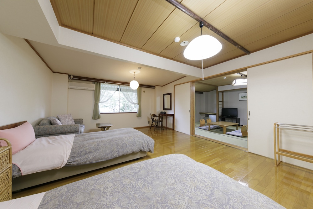 Combination Japanese Western Style Room, Up to 6 People photo 1