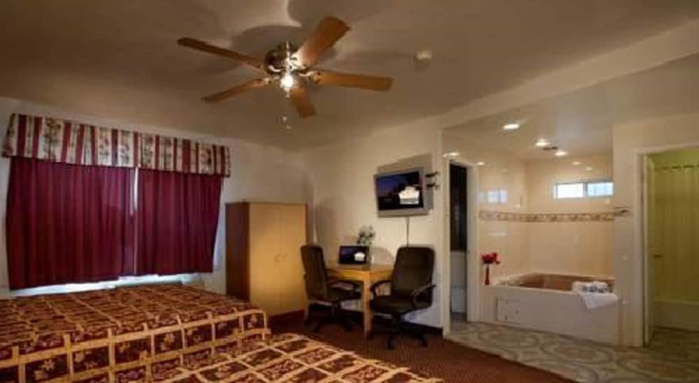 Suite with Jetted Tub photo 2