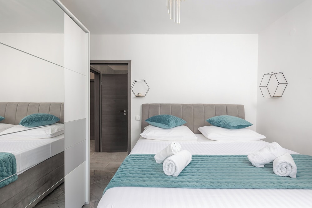 Family House, Multiple Bedrooms, 2 Bathrooms, Mountainside (Villa Natali With Pool And Sea View)