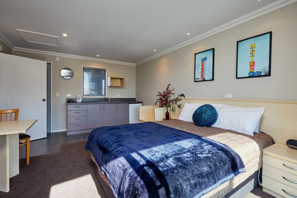 Deluxe Studio Suite, 1 King Bed
