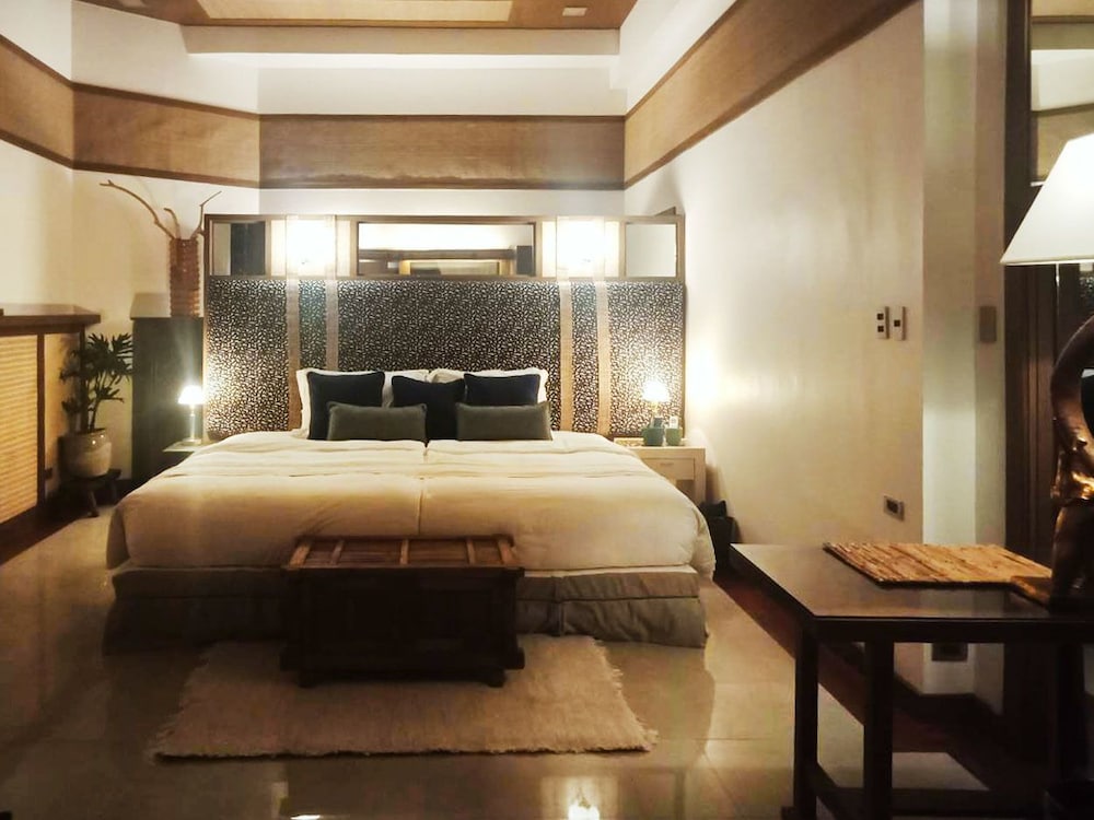 Zephyr (Grand Premiere Ocean View Suite) photo 2