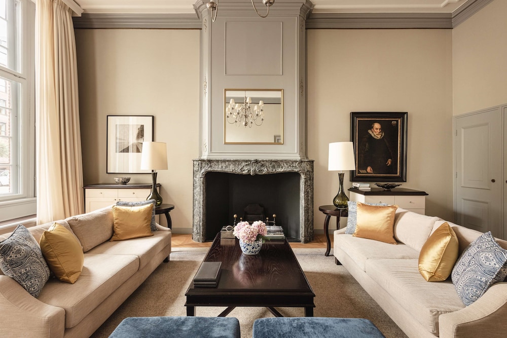 Luxury Suite, 1 King Bed (Van Loon)