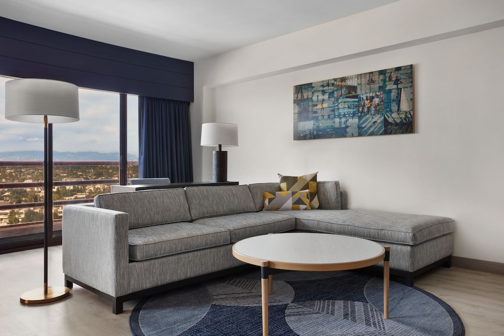 Executive Suite, 1 King Bed with Sofa bed, City View