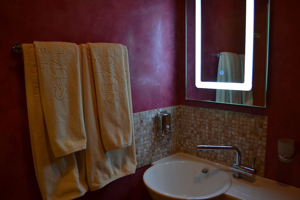 Deluxe Double Room (#7) photo 2