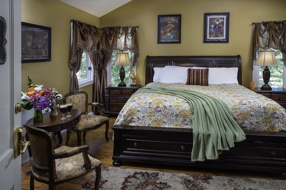 Room (Mardi Gras Room)