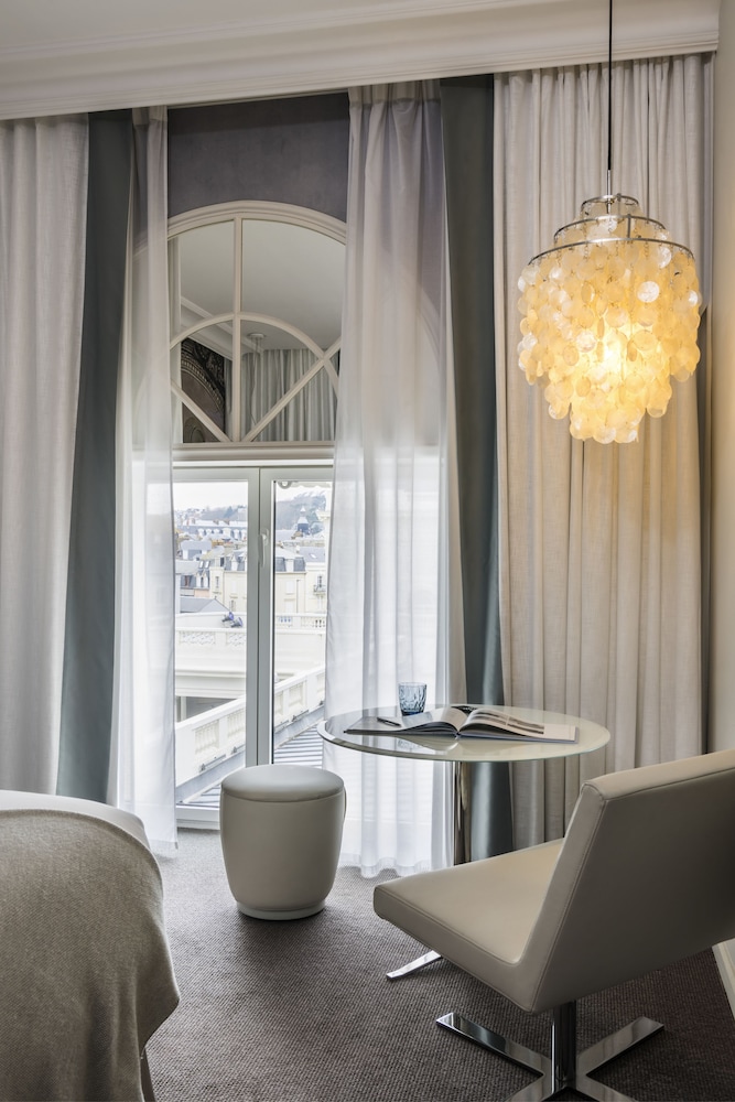 Chambre Classique, vue mer (Or Partial Port View) Chambre Classique, vue mer (Or Partial Port View)