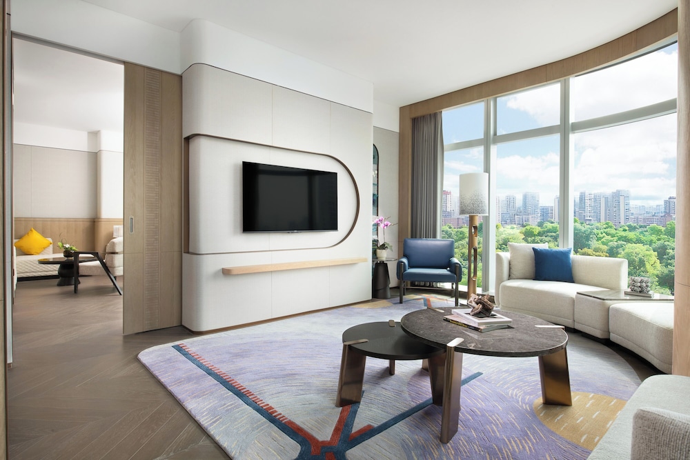 Superior Suite, M Lounge Access, 1 King Size Bed, City View