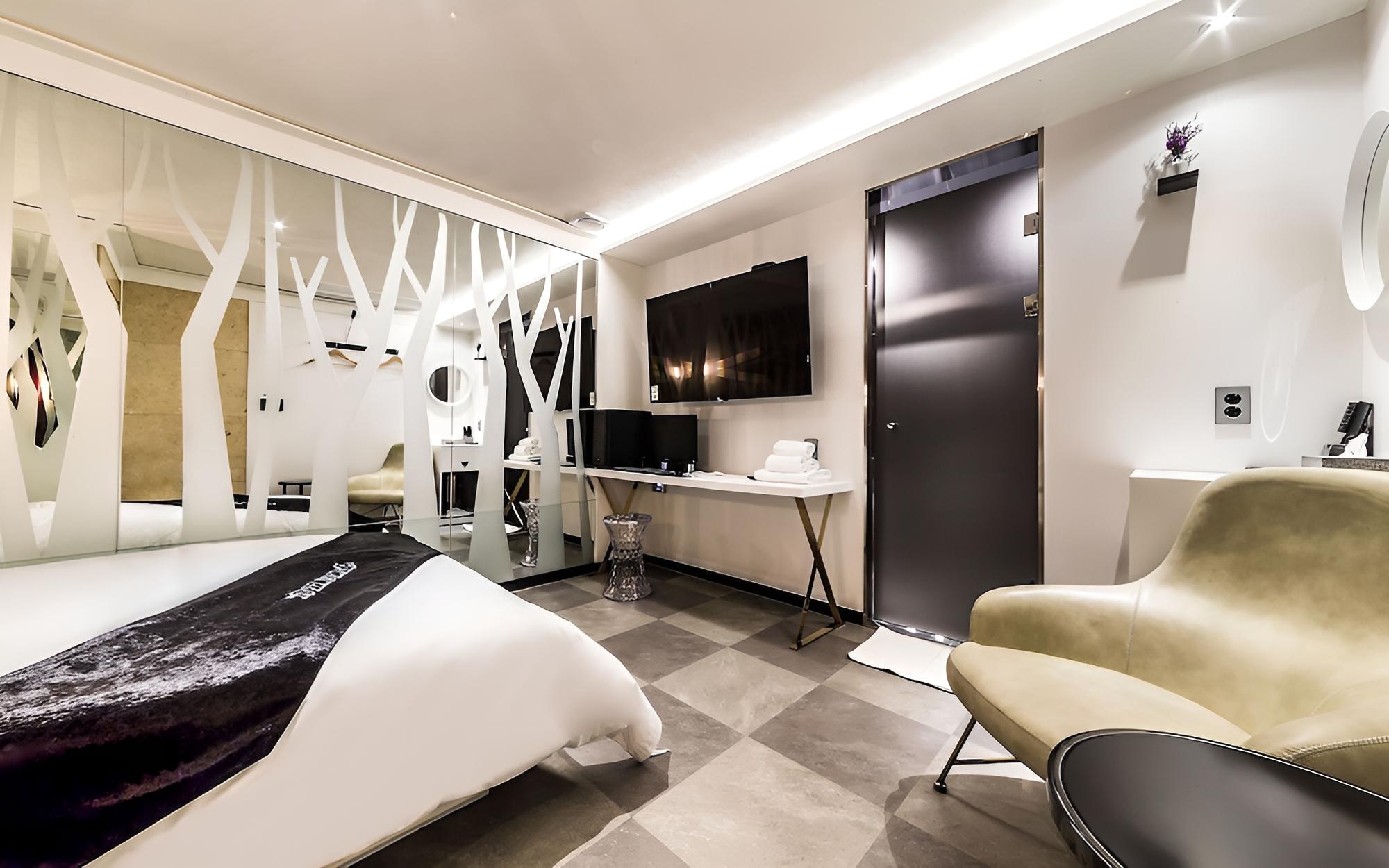 Room (Mirror Room (2 person whirlpool bidet)
