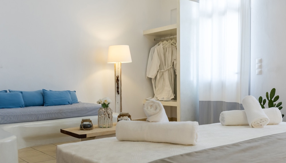 Honeymoon Suite - Photo 4
