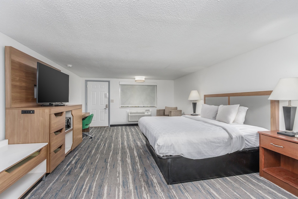 Standard Room, 1 King Bed (Seasonal Fireplace) photo 3