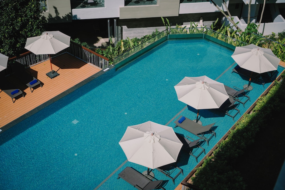 Superior Room, 1 King Bed, Balcony, Pool View - Photo 2