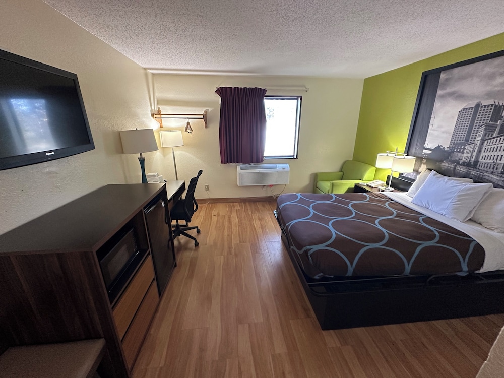 Room, 1 Queen Bed, Accessible, Non Smoking (Mobility Accessible) - Photo 2