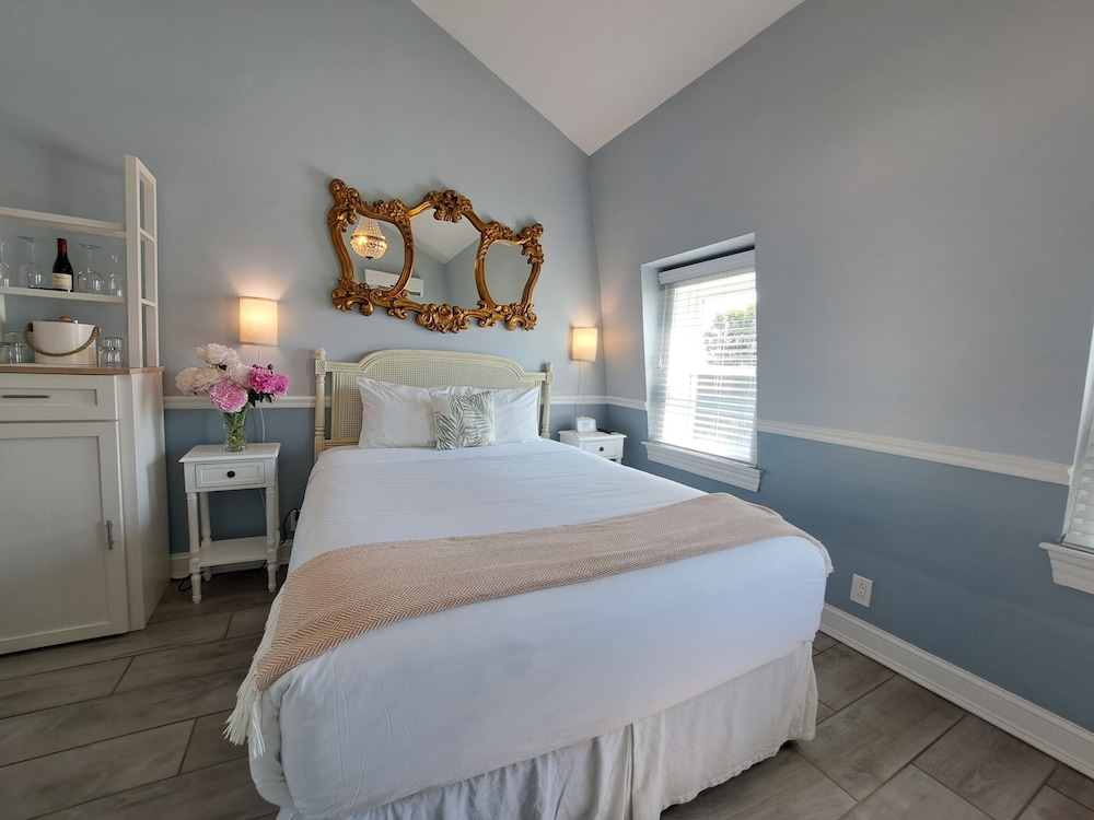 Standard Room, 1 Queen Bed photo 3