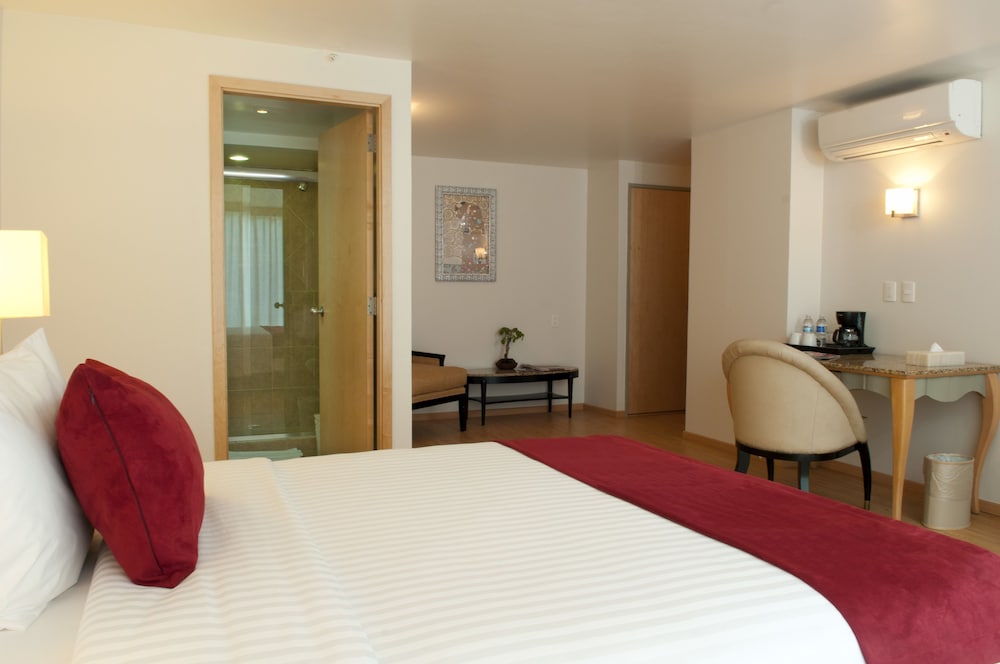 Suite, 1 Queen Bed, Exterior View