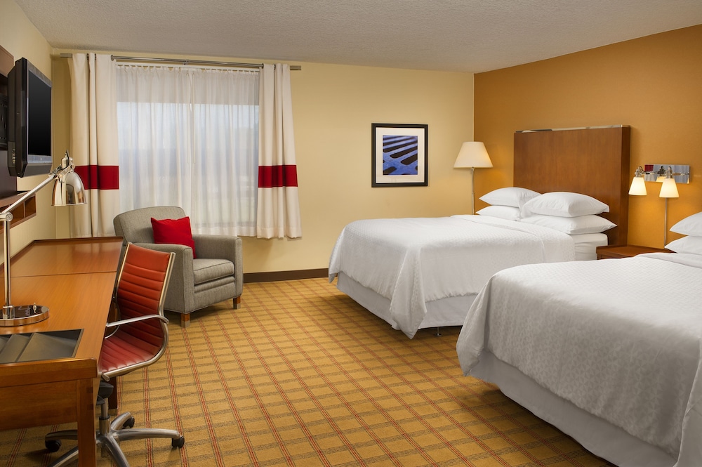 Room, 2 Queen Beds - Photo 5
