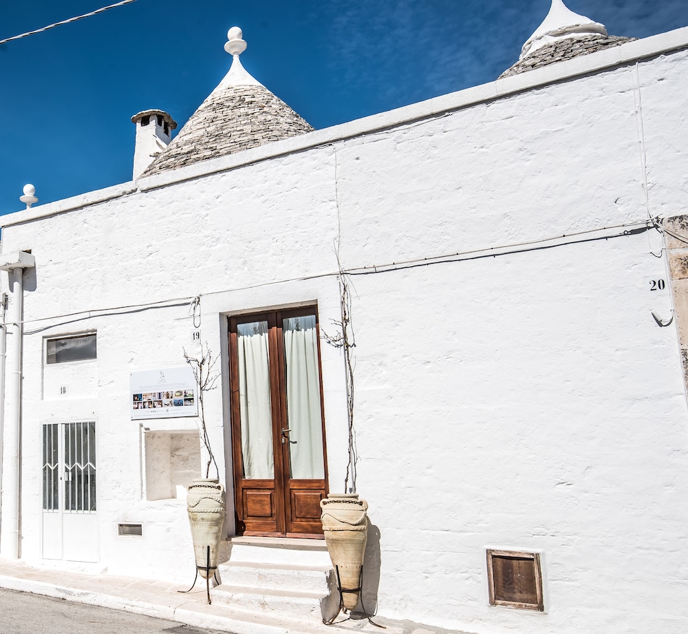 Junior House (Il Trullo del Falconiere)