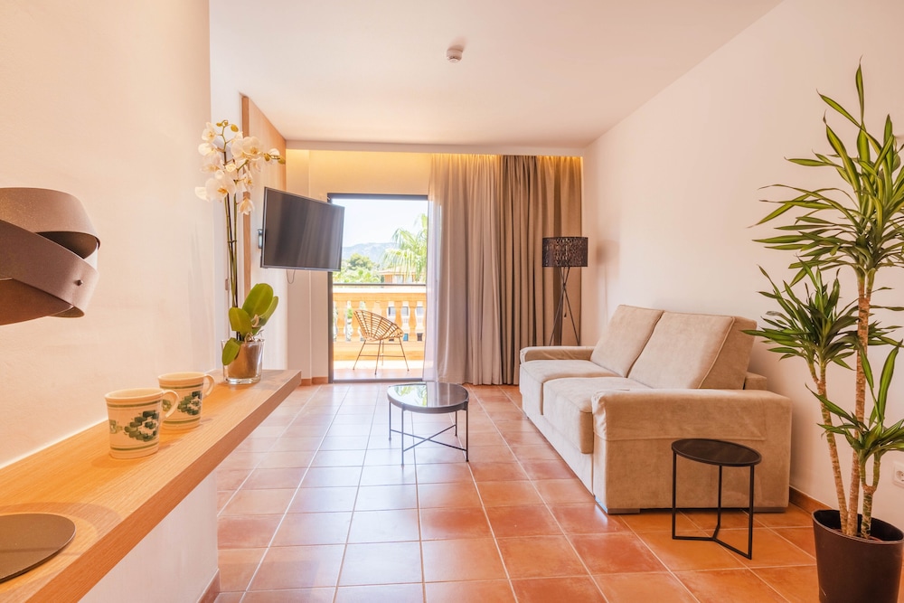 Deluxe Suite, Balcony (Spa access)
