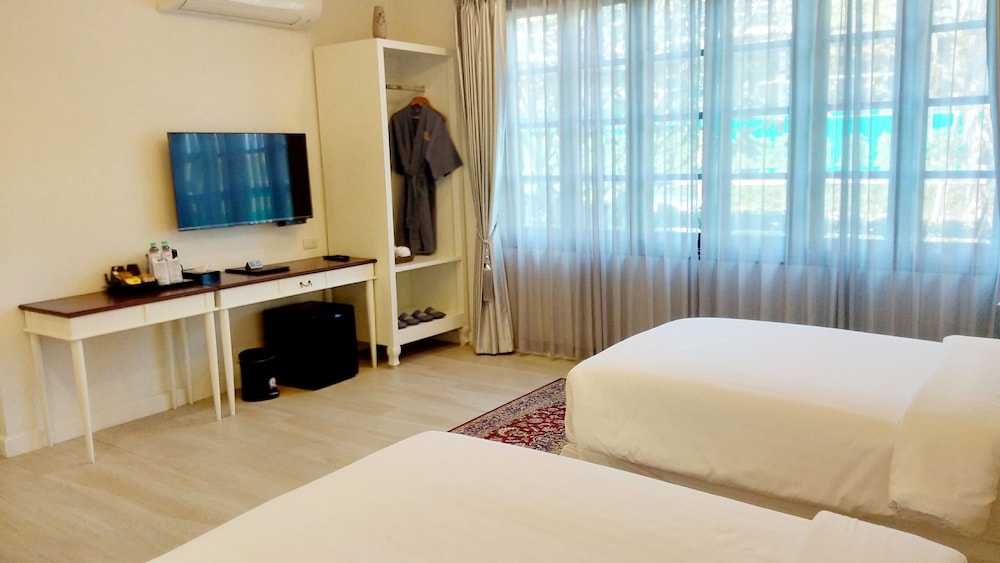 Deluxe Twin Room, 2 Twin Beds, Ensuite - Photo 5
