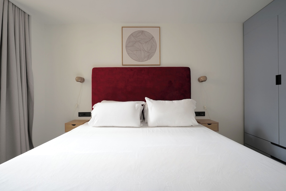 1 Bedroom Apartment with Sofa Bed photo 2