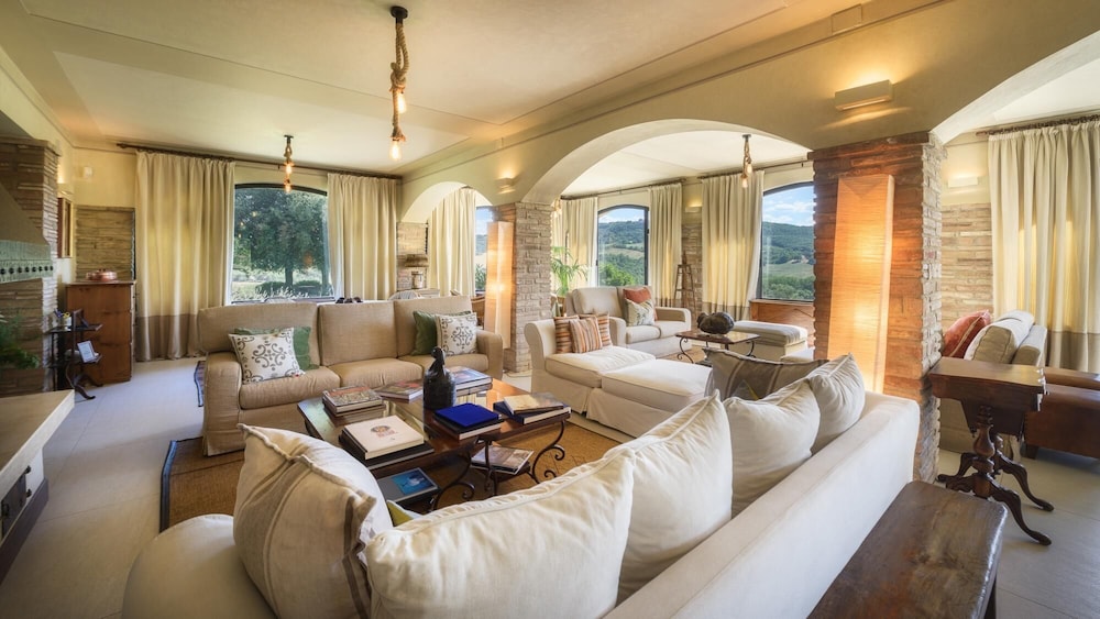 Villa photo 1