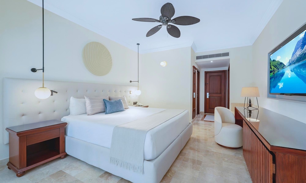 Junior Suite Poolside - Photo 1