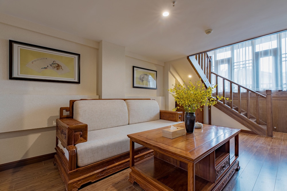 Suite - Photo 8