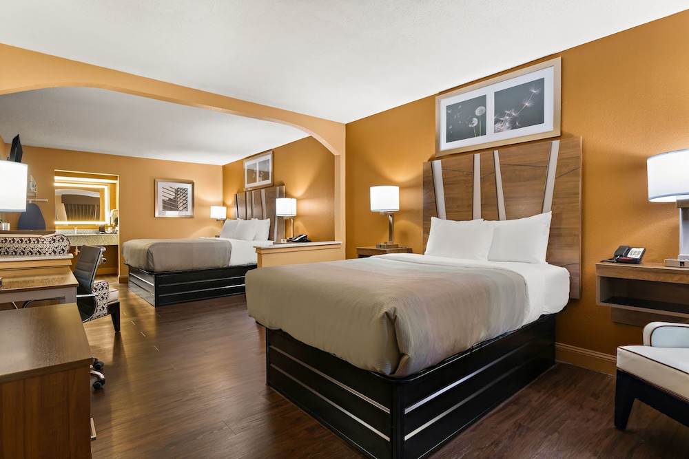 Suite, 1 King Bed, Non Smoking (Upgrade) - Photo 7