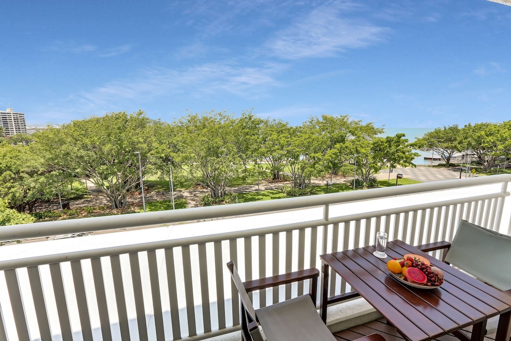Executive Suite, City View thumbnail 5