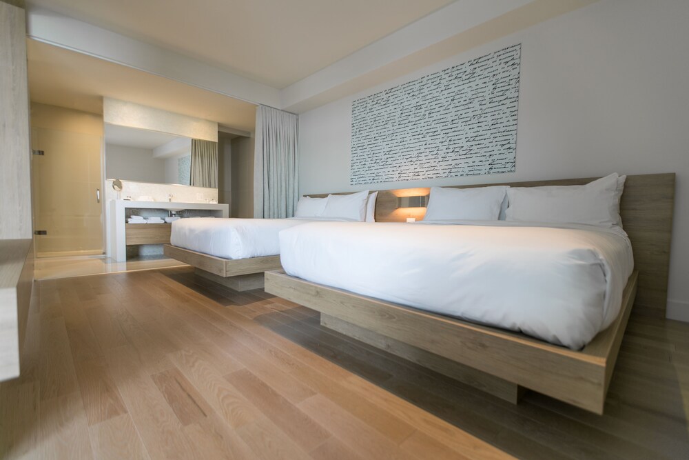 Junior Suite, 2 Queen Beds