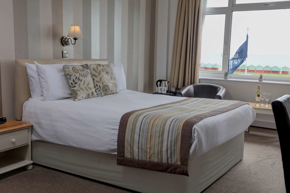 Standard Room, 1 Double Bed, Non Smoking, Sea View - Photo 5