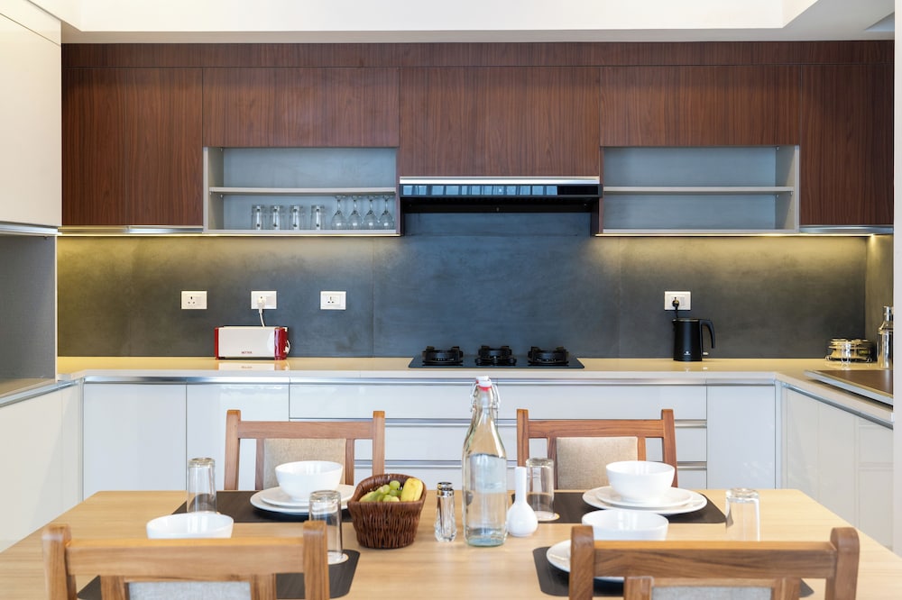 Corporate Suite - Photo 2