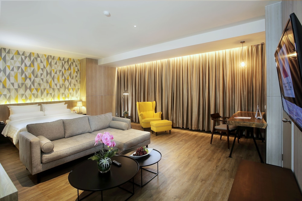 Junior Suite, 1 King Bed photo 3