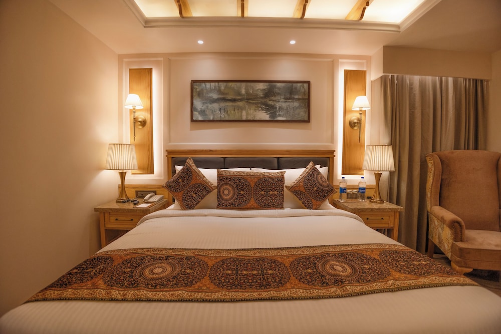Superior Double Room, 1 King Bed, No Windows - Photo 3