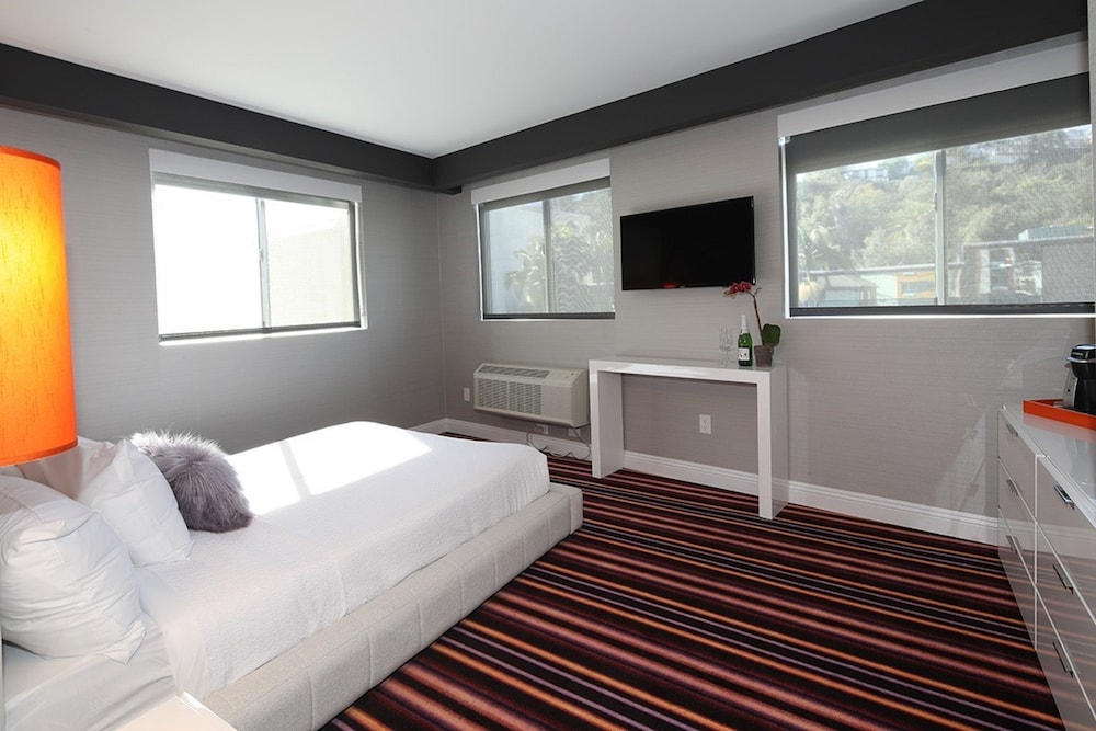 Suite, 1 King Bed photo 3