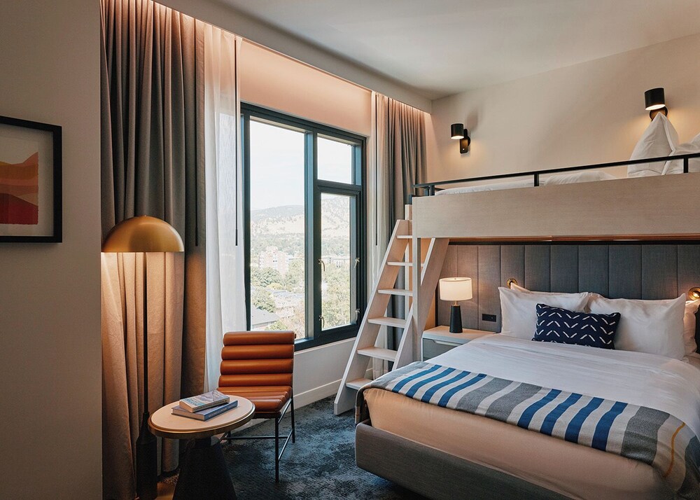 Room (Flatiron Bunk)