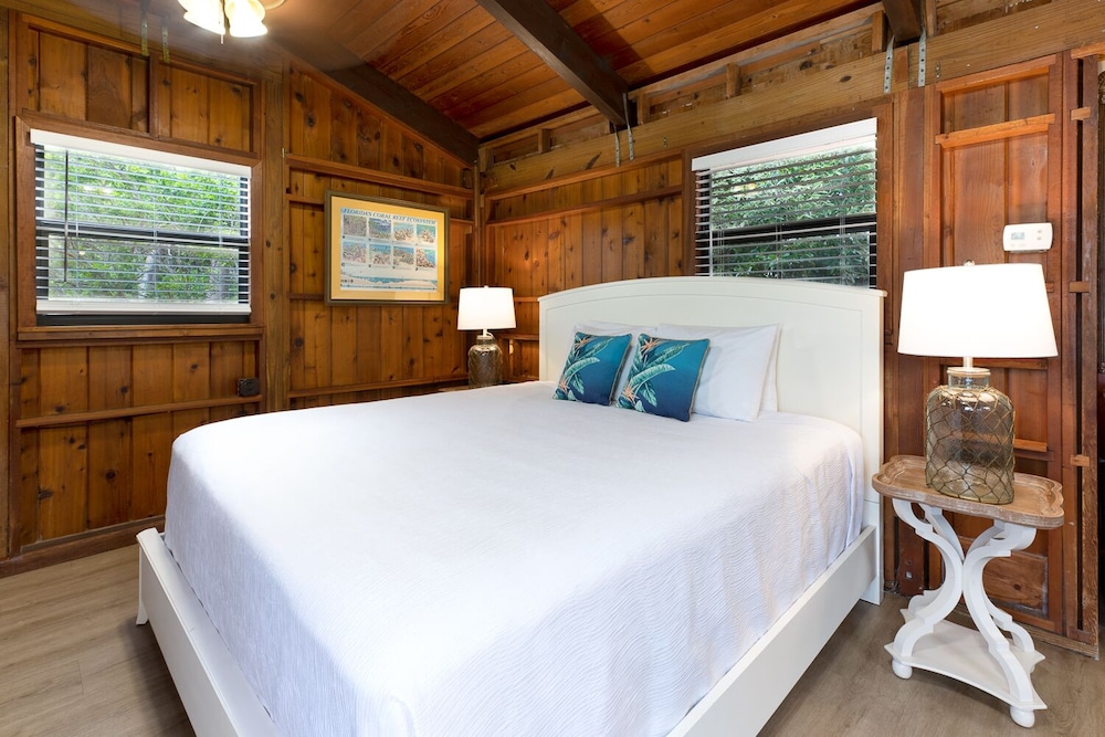 Premier Cabin, 1 King Bed, Bay View