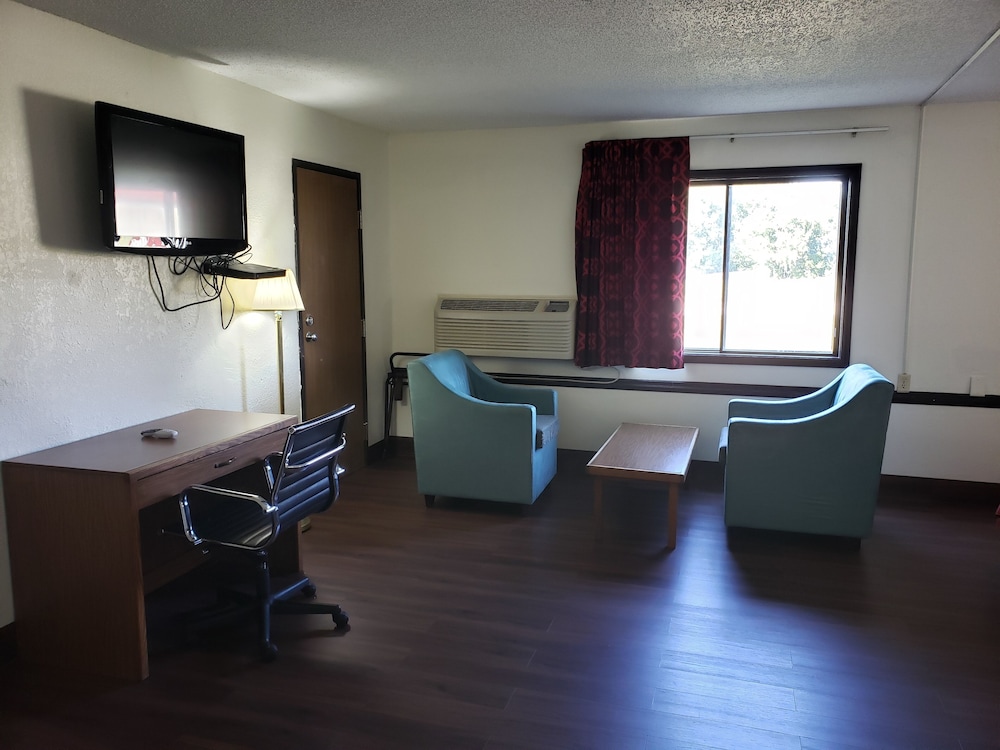 Suite, 1 King Bed, Non Smoking - Photo 6