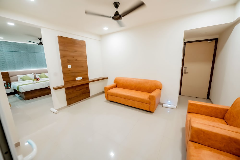 Family Room - Photo 7
