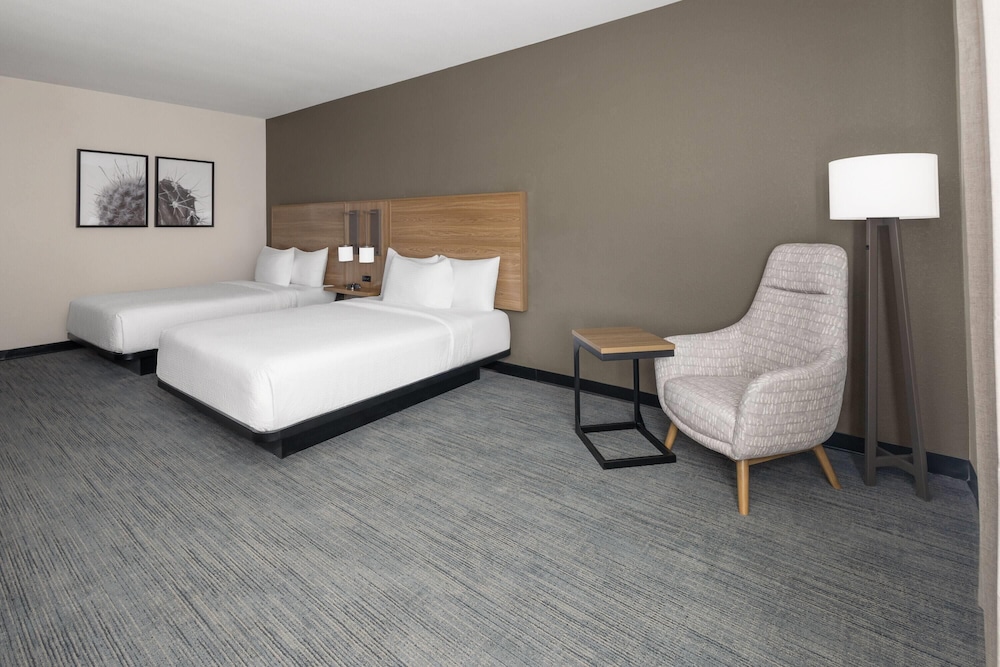 2 Queen Beds, Mobility Accessible Room, Roll-In Shower, Non-Smoking